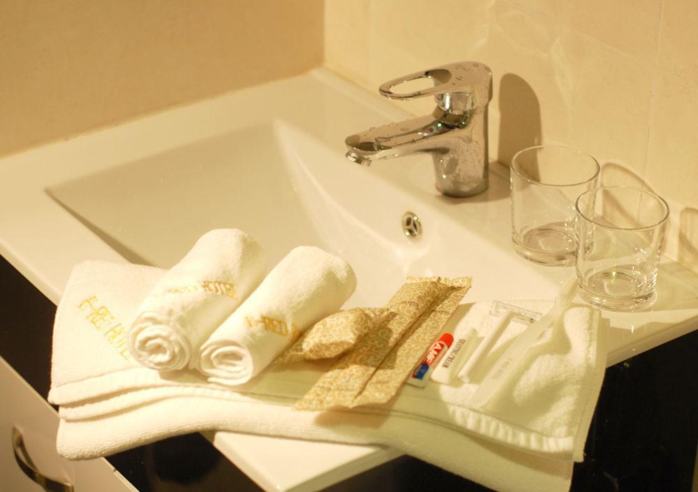 Ernes Hotel Bayu Mutiara Букит-Мертаджам Экстерьер фото