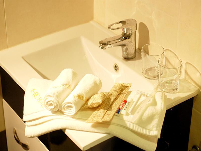 Ernes Hotel Bayu Mutiara Букит-Мертаджам Экстерьер фото